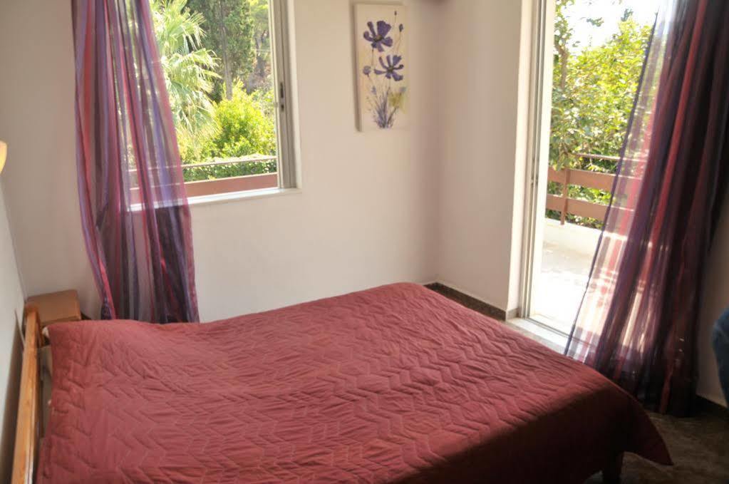 Kaikas Studios & Apartments Poros Town Екстер'єр фото