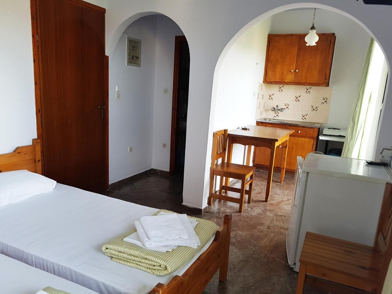 Kaikas Studios & Apartments Poros Town Екстер'єр фото